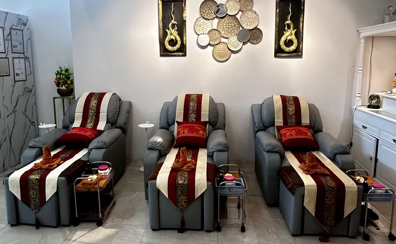 Ingsuk foot massage lounge with reclining chairs
