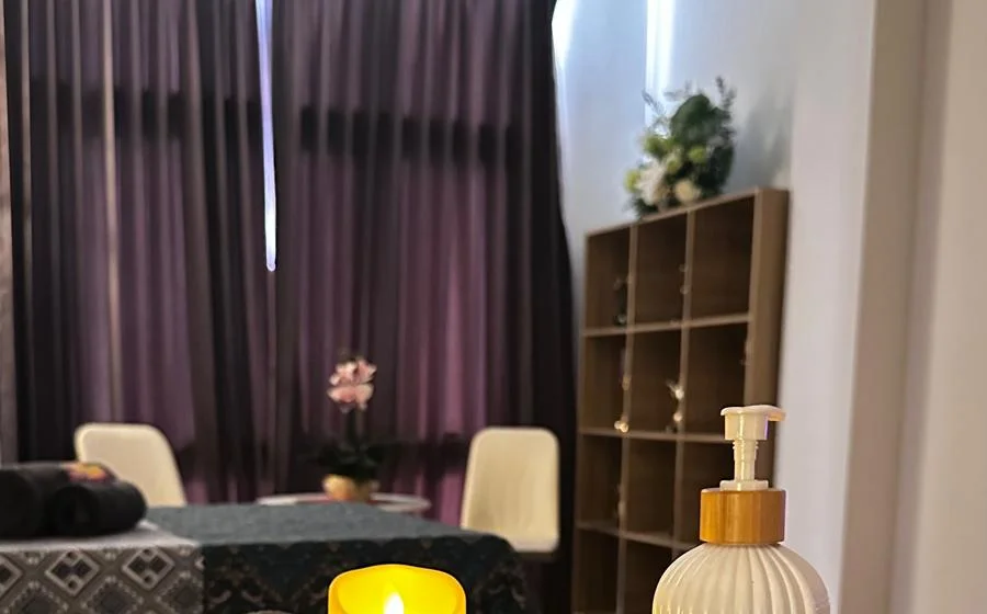 Calm private treatment room corner at Ingsuk