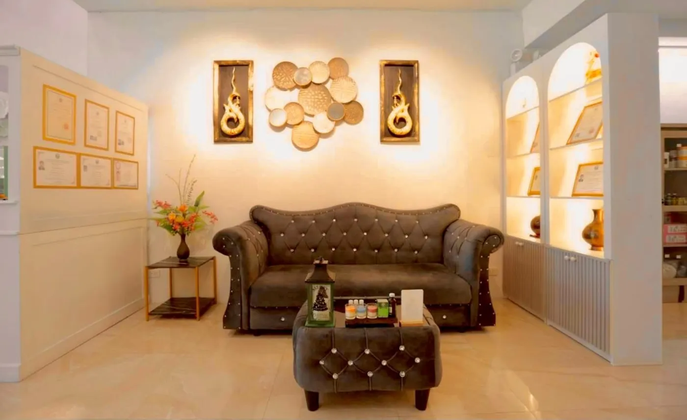 Calm Ingsuk seating area